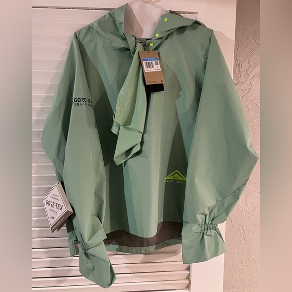 New Nike Gore-Tex Infinium Trail Running Jacket Green Women’s M MSRP $190 - Picture 1 of 6